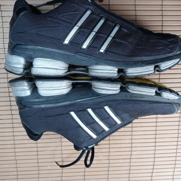 Adidas art 538816 men\'s sz 10 black low top athletic shoe. 173pm main image 4